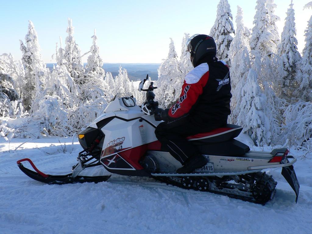 Hotel La Cuillere A Pot Saint-Donat-de-Montcalm Zewnętrze zdjęcie