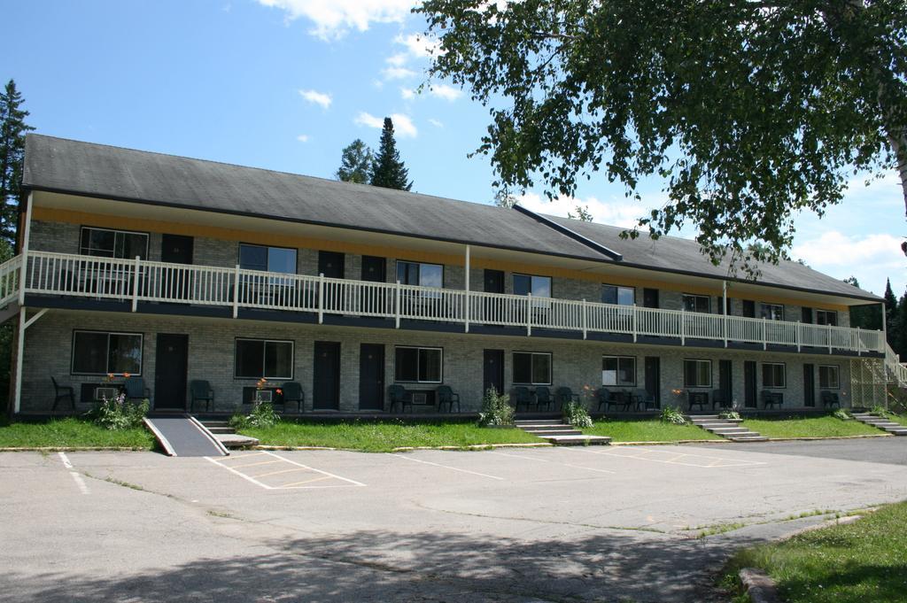 Hotel La Cuillere A Pot Saint-Donat-de-Montcalm Zewnętrze zdjęcie