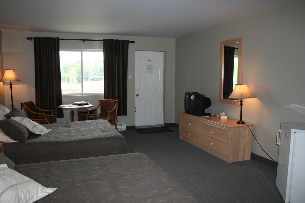 Hotel La Cuillere A Pot Saint-Donat-de-Montcalm Zewnętrze zdjęcie