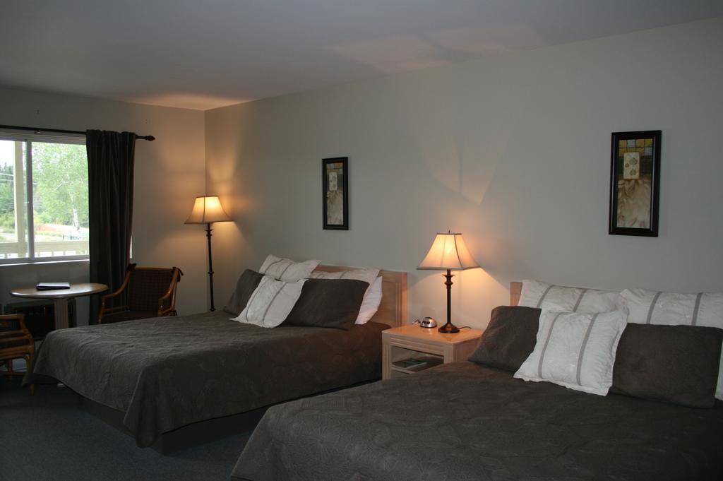 Hotel La Cuillere A Pot Saint-Donat-de-Montcalm Zewnętrze zdjęcie